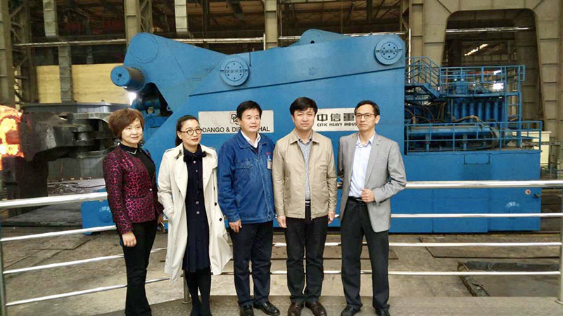 锦华爱游戏网官网入口_爱游戏（中国）程华董事长与芜湖市政府一行到中信重工参观学习特种机器人产业